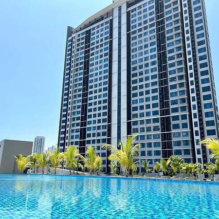 Отель Jesselton Quay Sea View Кота-Кинабалу Экстерьер фото