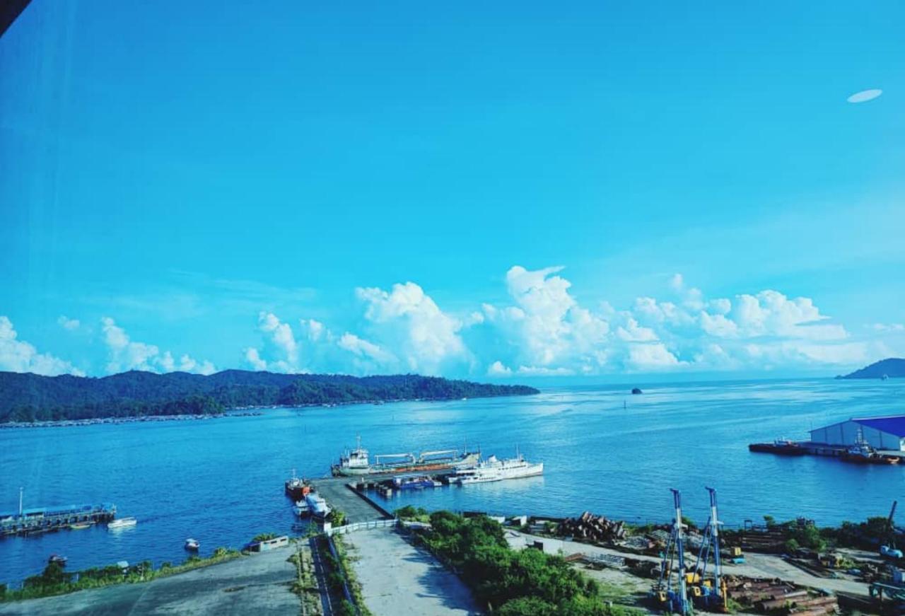 Отель Jesselton Quay Sea View Кота-Кинабалу Экстерьер фото