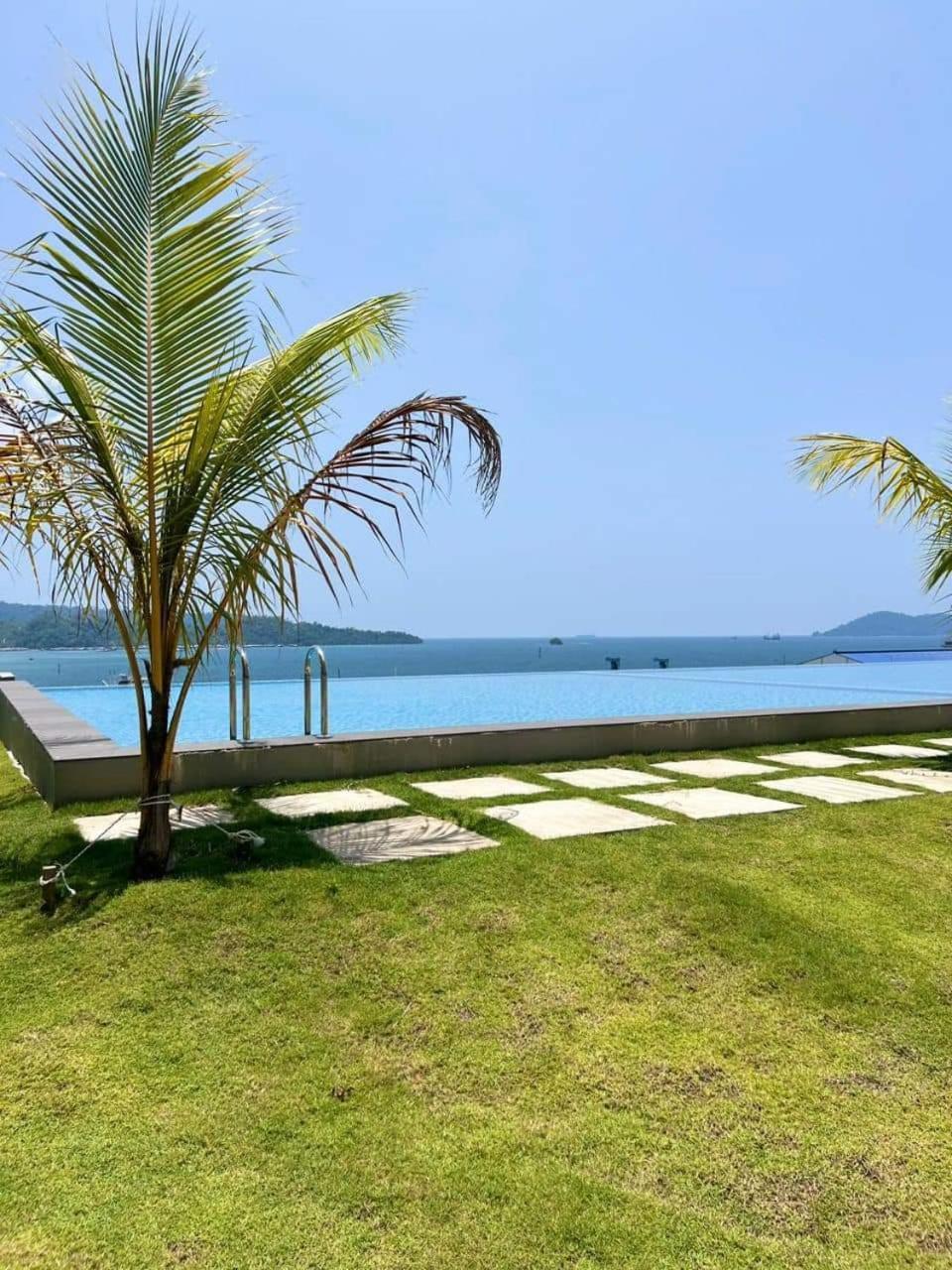 Отель Jesselton Quay Sea View Кота-Кинабалу Экстерьер фото